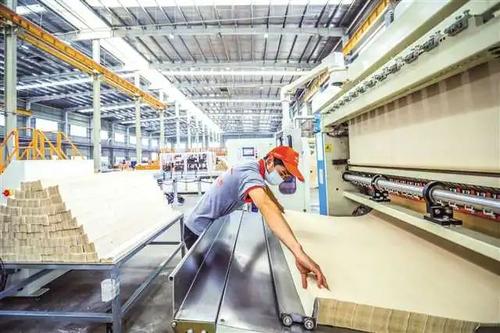 中國制造業(yè)何以在全球產(chǎn)業(yè)鏈中“穩(wěn)坐釣魚臺”？——從麥肯錫報(bào)告看“世界工廠”的未來與教育科技之鑰